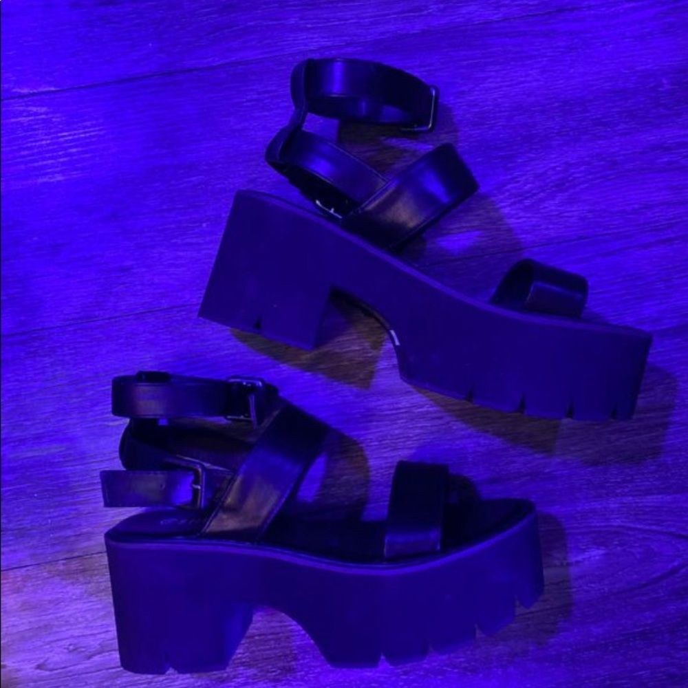 Black Strapped Chunky Sandals